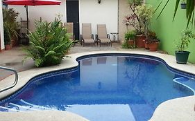 Hotel La Guaria Inn & Suites